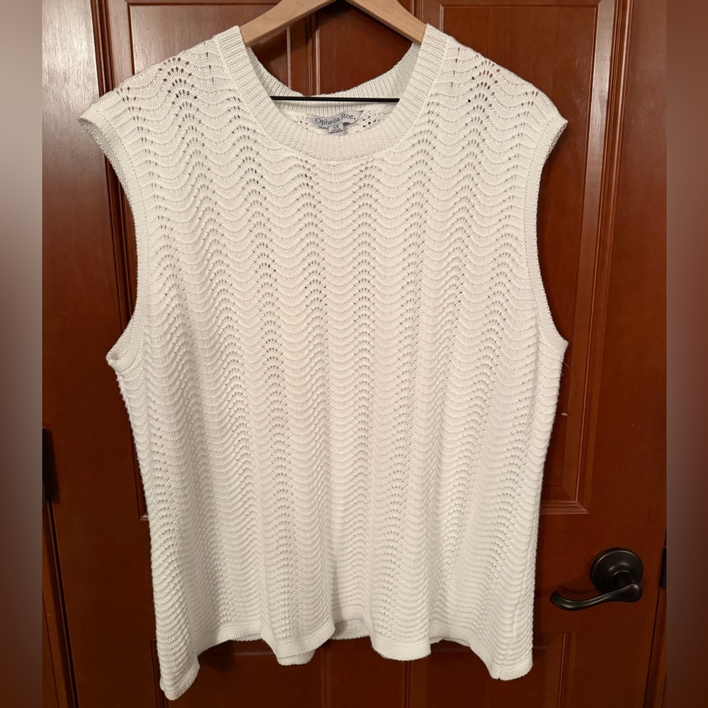 Elegant White Knit Sleeveless Top